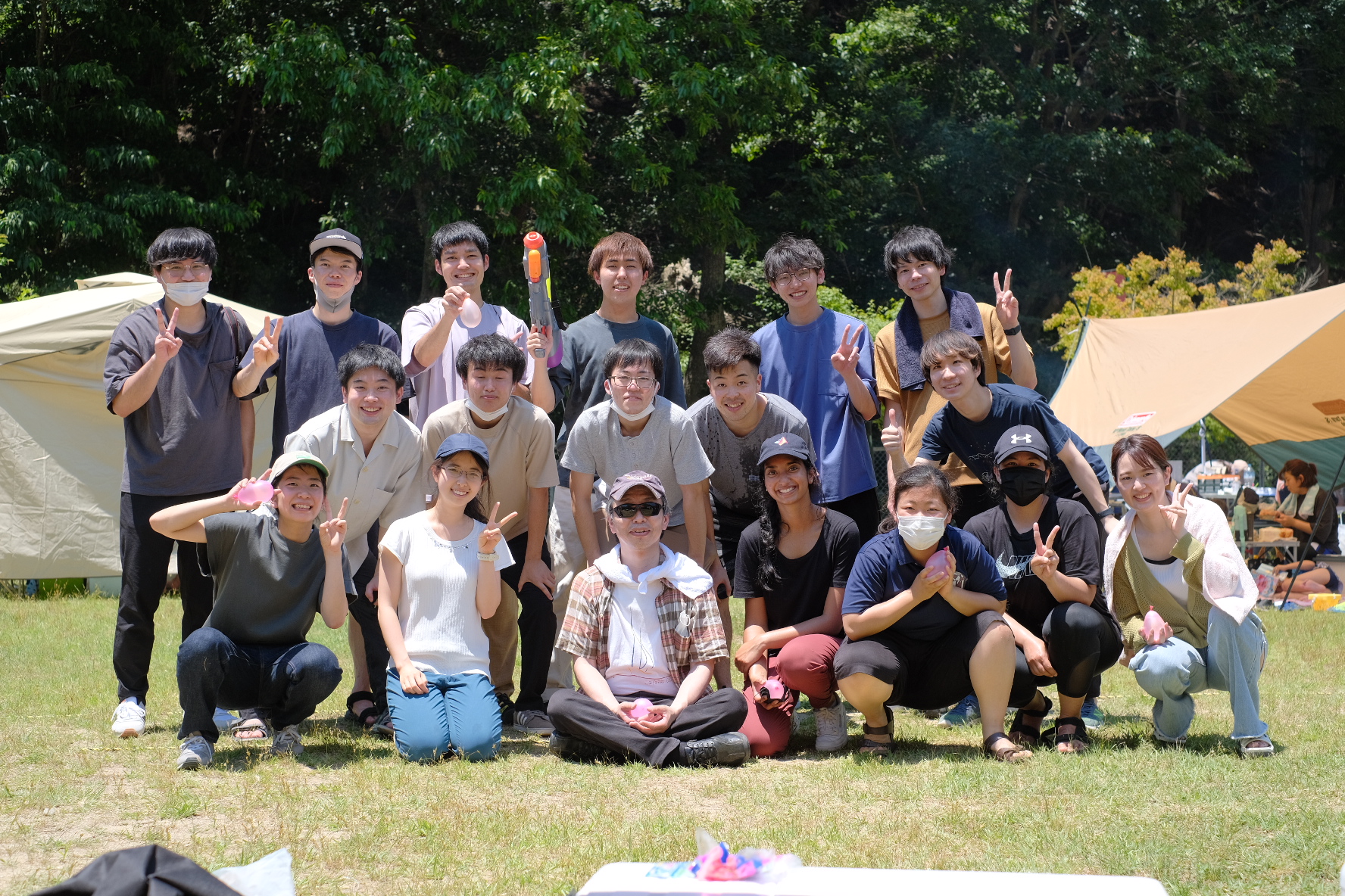 私が所属する林研究室（大阪大学）のメンバー。
近くの公園でBBQをしました。