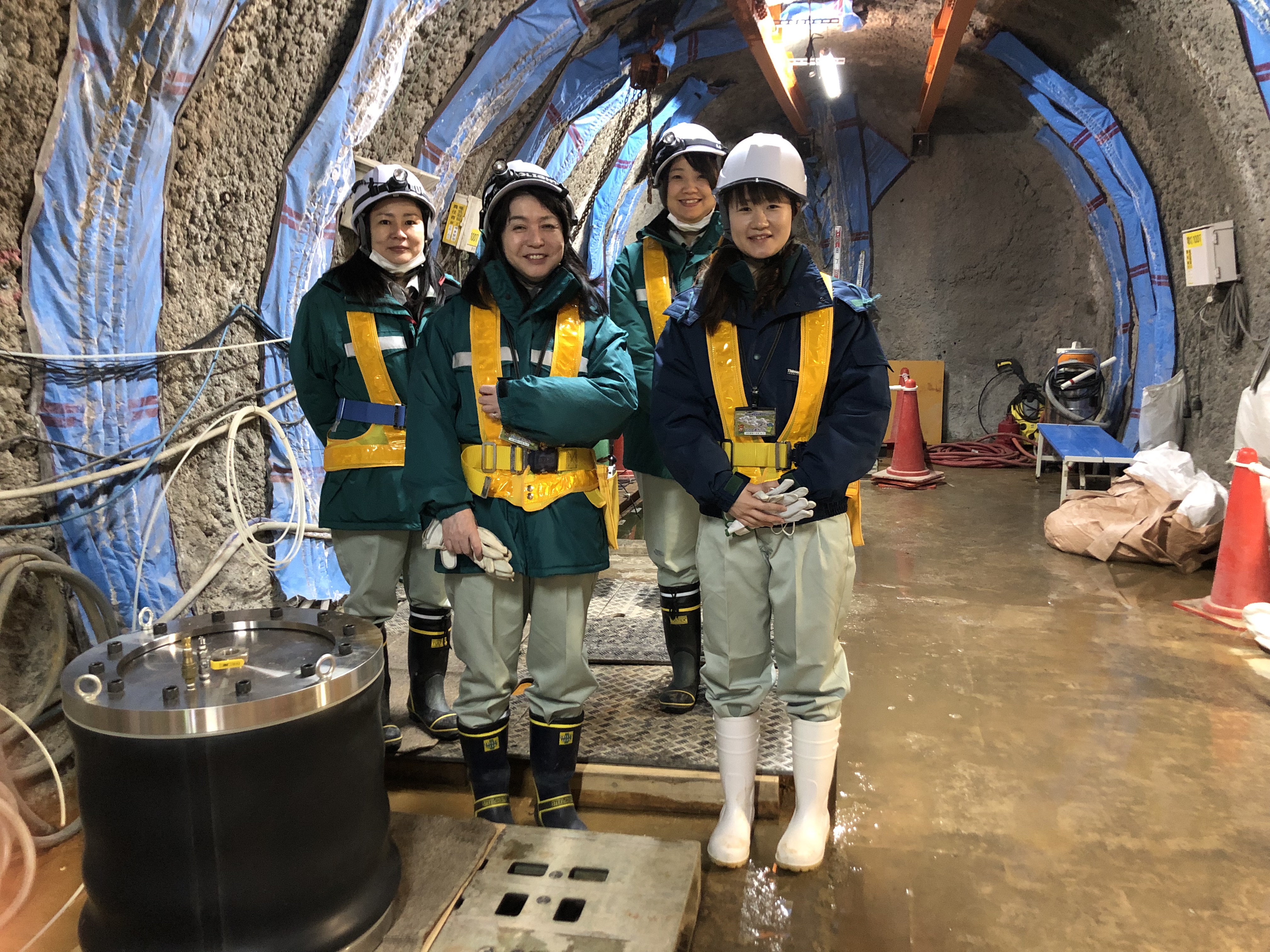 幌延深地層研究センターにある、地下350 mの試験坑道を見学した時