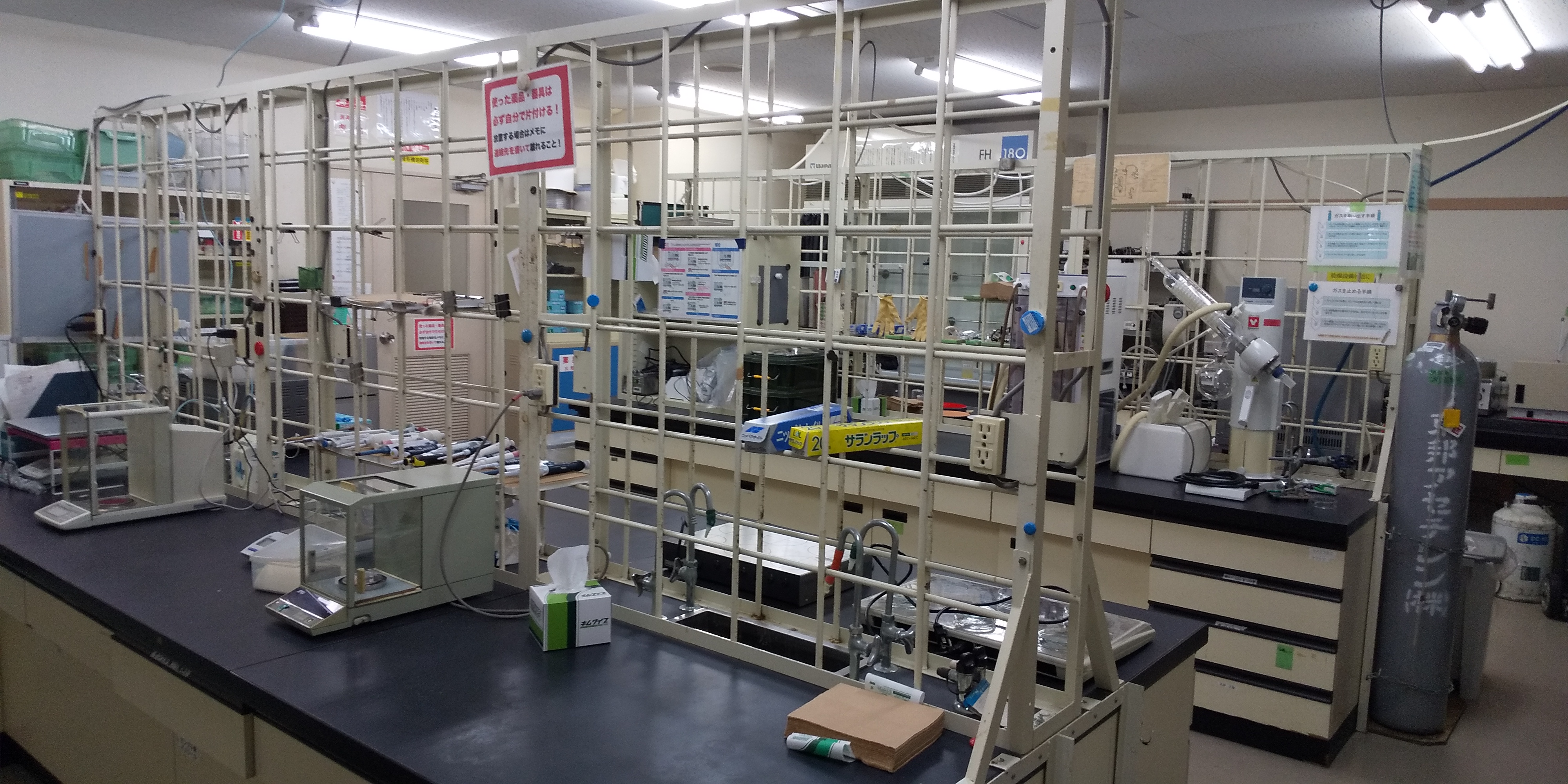 試薬調整や簡単な有機合成などを行う部屋