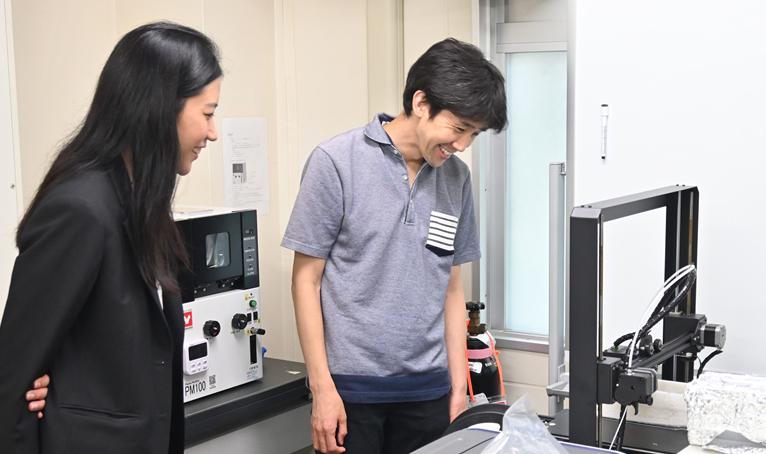 3Dプリンターの装置に関する議論の様子