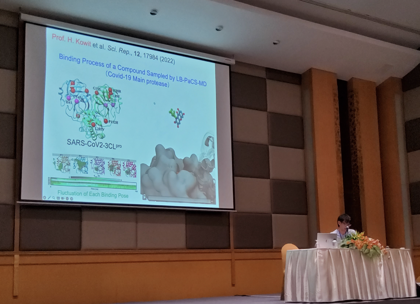 タイで開催された国際学会における招待講演の様子