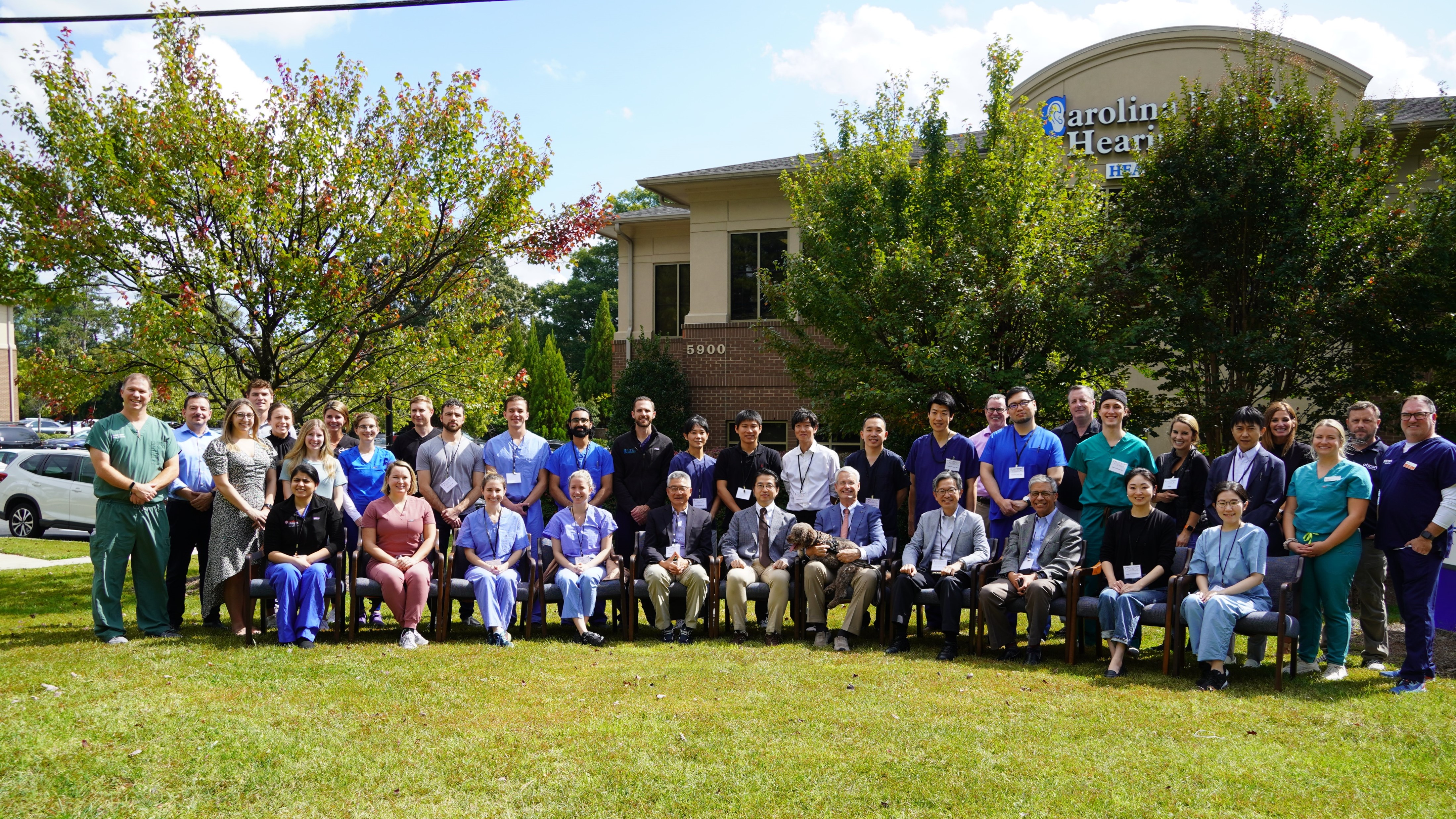 2023年10月、アメリカのノースカロライナにて、招聘講師として講演と手術手技指導を行いました。