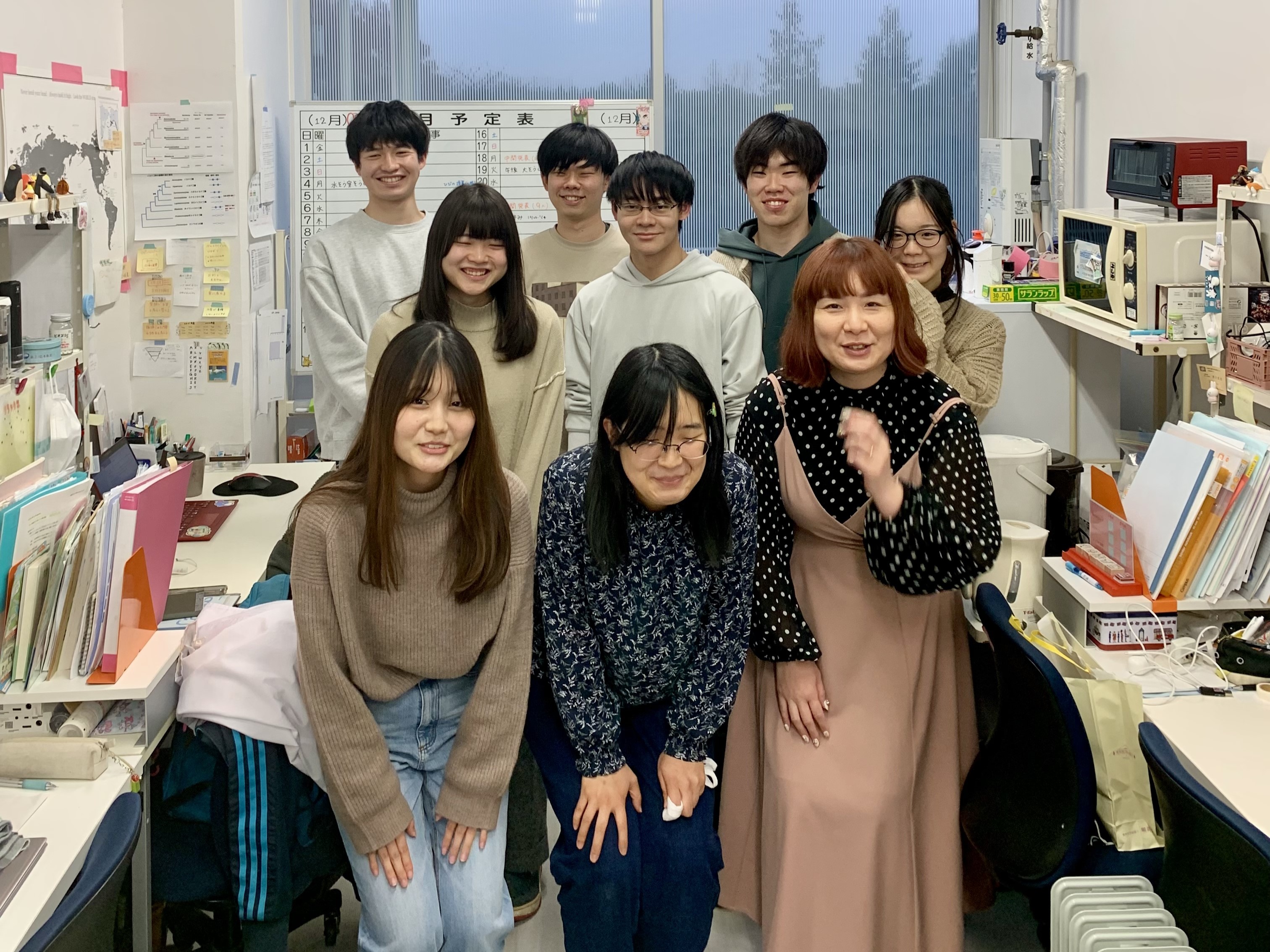 イカナゴに関する研究をしてくれている学生たちと