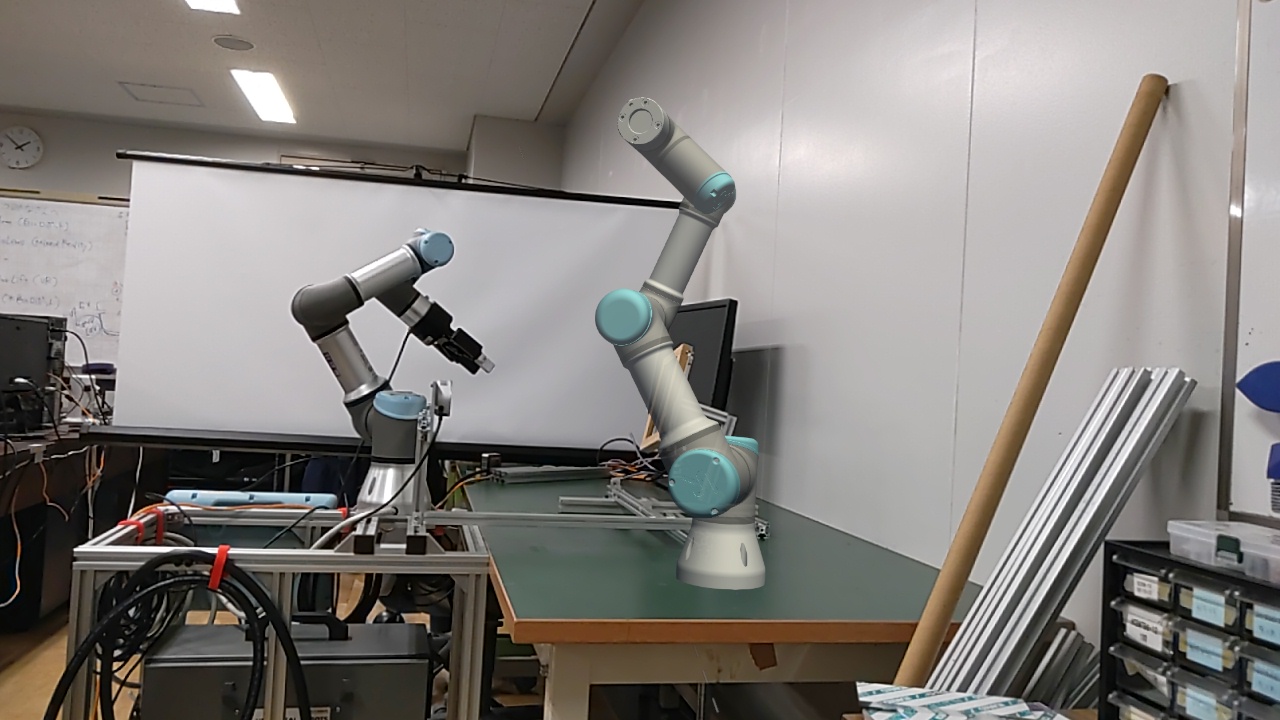 物理空間のロボットの隣にコンピュータグラフィックのロボットモデルが存在するように見える複合現実(Mixed Reality)