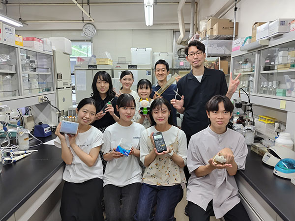 研究室メンバー(学部4年生と大学院生)