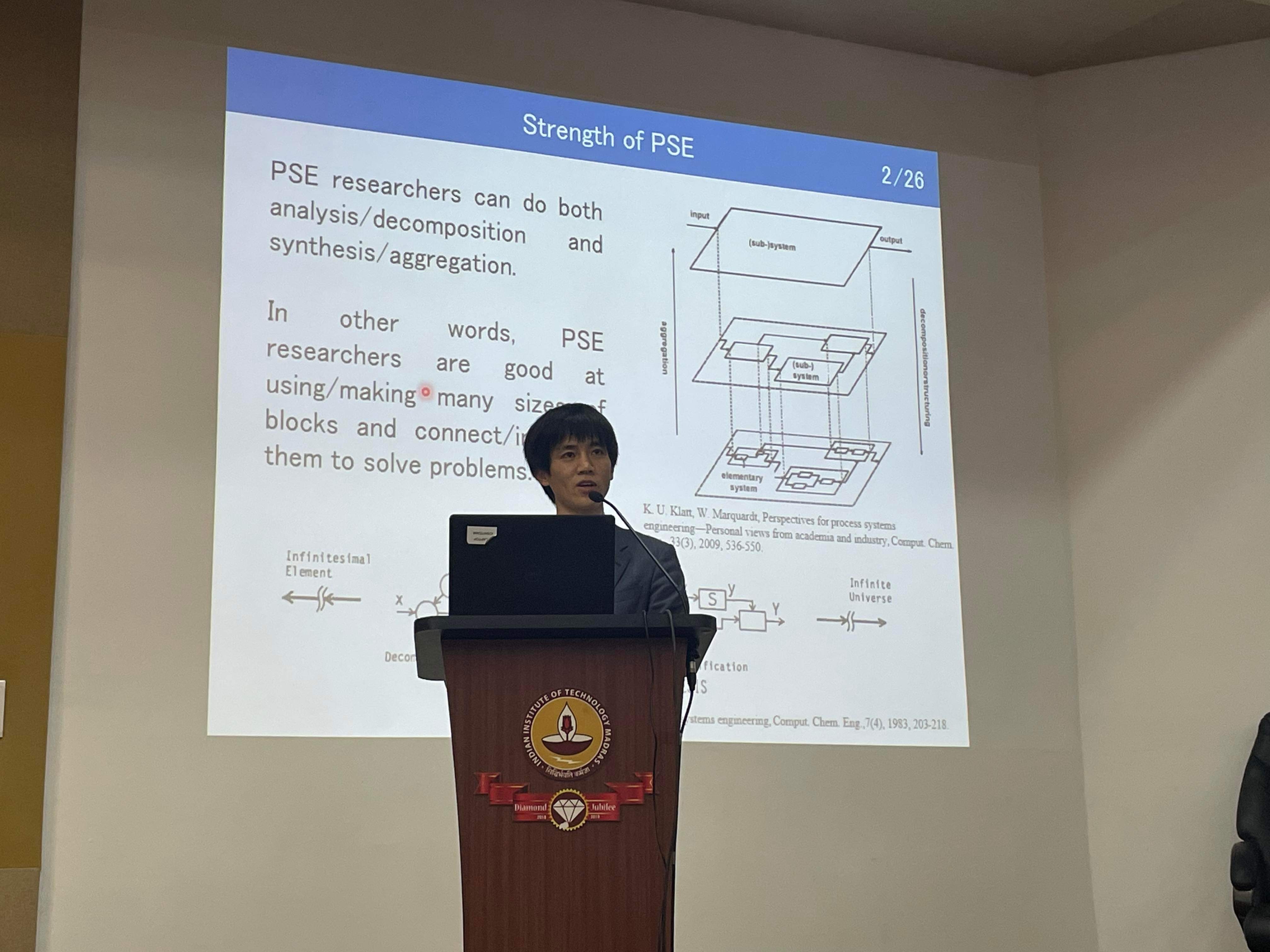 インドで講演をした時の写真です。