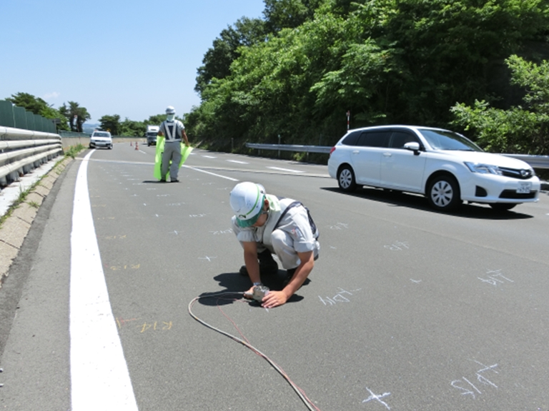 高速道路の非破壊検査