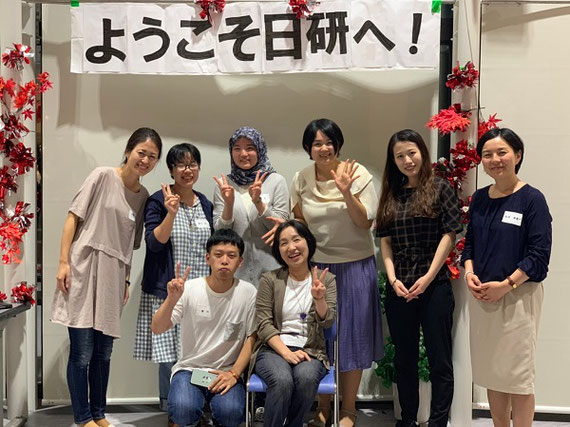2019年秋学期の新入生歓迎会のときの集合写真。ゼミ生たちと。
