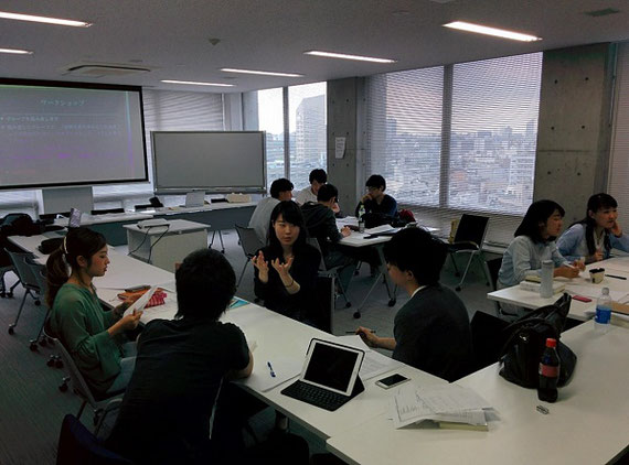 ゼミ室でのゼミ風景（2017年、早稲田大学）