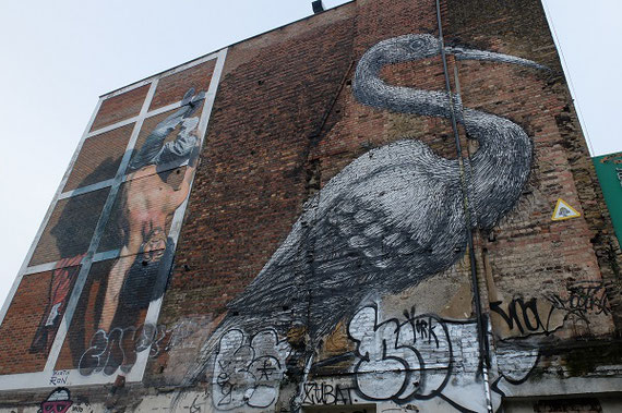 イースト・ロンドンは私の研究場所の中心地です。そしてバンクシーによるものなど、ストリート・アートでも有名です。この鶴はベルギー出身のROAによるもので、私のお気に入りです。イースト・ロンドンに戻るたびにこの鶴が消されずにまだ残っていると、ほっとします。ストリート・アートはコミュニティの顔なのですね。新型コロナウィルスと共存できるようになったらまたすぐに訪れて、鶴に挨拶したいと思っています。