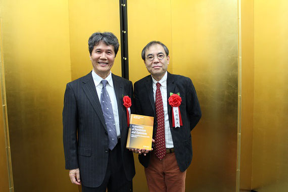 著書「Economics of Pessimism and Optimism」で第61回「日経・経済図書文化賞」  を受賞した際の懇親会にて、共著者の西村清彦・GRIPS教授と