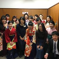 卒業生たちと
