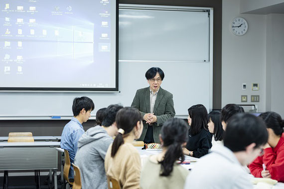 学部ゼミ風景　
