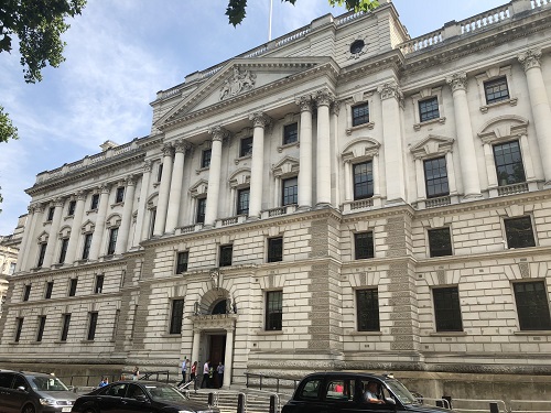 英国財務省が入っている建物です。英国の中央府省の中でも財務省は重要な組織であり、経済分析や社会調査を行う専門職の統括部門も置かれています。現地で行う職員へのインタビュー調査はとても示唆に富み、日本の公務員制や政策形成を考える上で参考になります。