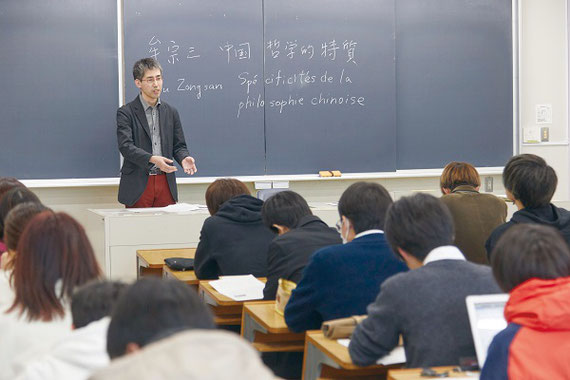 明治大学文学部の哲学専攻の授業にて。2019年12月撮影。