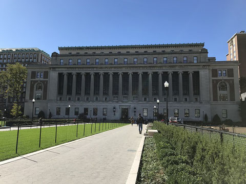 図書館ではいつも新しい発見がある