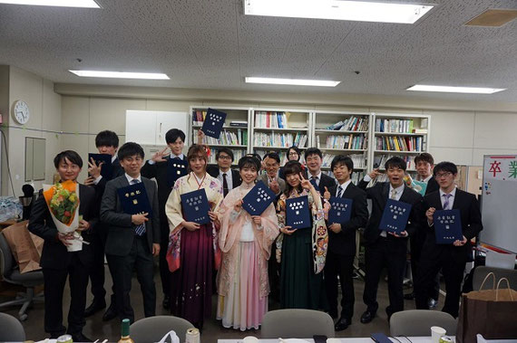 卒業式での記念撮影