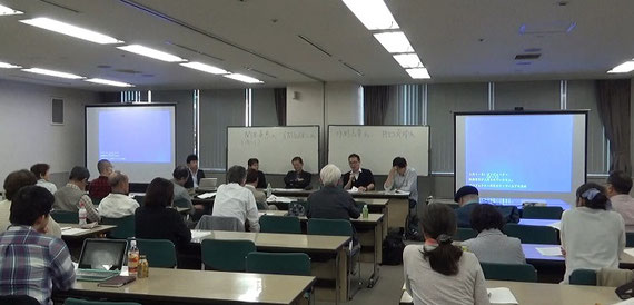 この問題を扱っている弁護団主催の勉強会での報告風景。