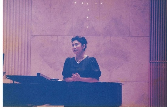 大学院を修了した頃（＝ずっと昔）の演奏会です。  イタリアのヴェルディという作曲家のオペラアリアをうたっています。東京・ルーテル市ヶ谷ホールで。