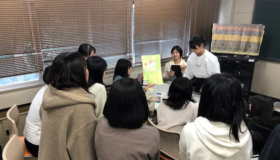 学生による授業での話し合いの様子