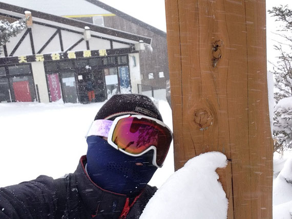  山形・天元台での一枚。気温マイナス15℃の日も、スキー・スノボーを楽しんでいます。