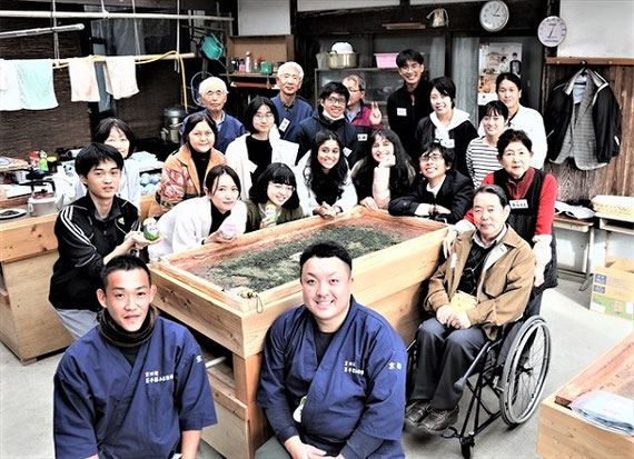 広島県の伝統工芸品に関連する企画時の集合写真