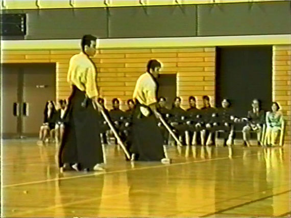 大学時代は合氣道部でした。写真は、大学定期戦での演舞。