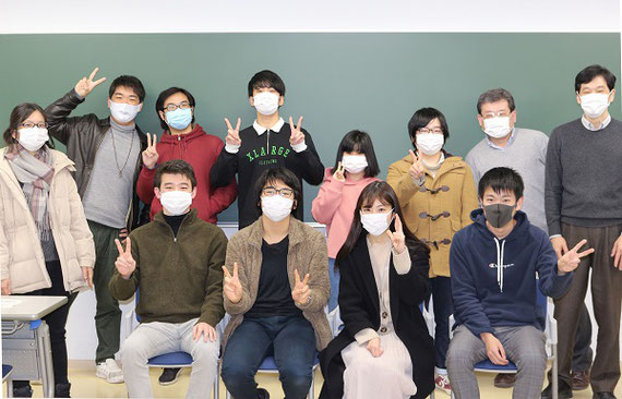 研究室のゼミの集合写真