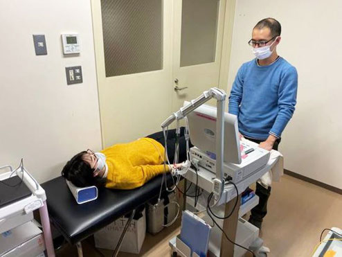心電図を記録して、深層学習を使って不整脈の発症を予測する研究（大学院の修士学生が担当しています）