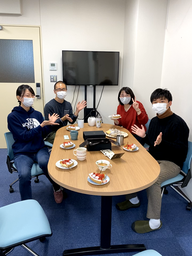 抄読会後の学生さんお誕生会